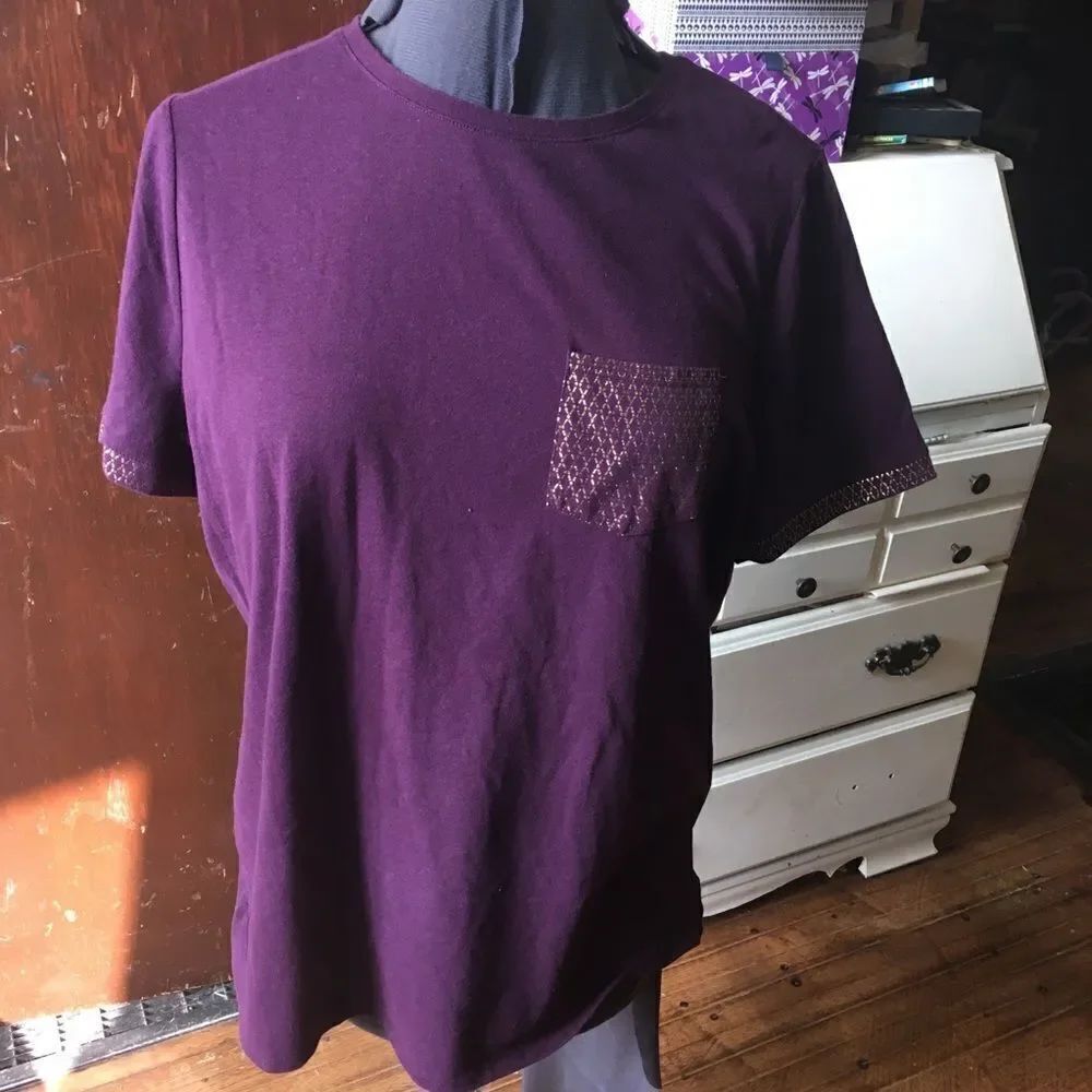 Lane Bryant 14/16 T-shirt, gold diamond accents